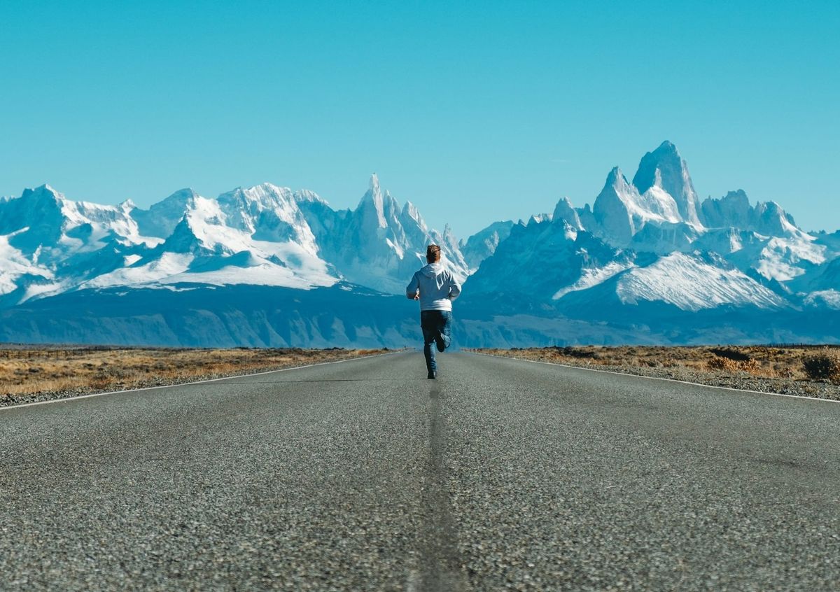 What are the phases in a sub-3 training cycle?