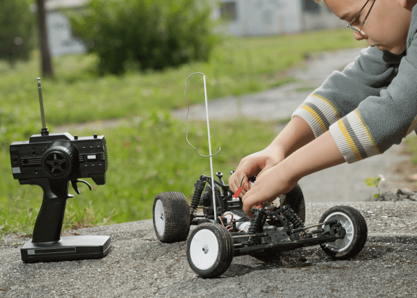 6 Best Remote Control Cars For Kids, With Buying Guide 2022