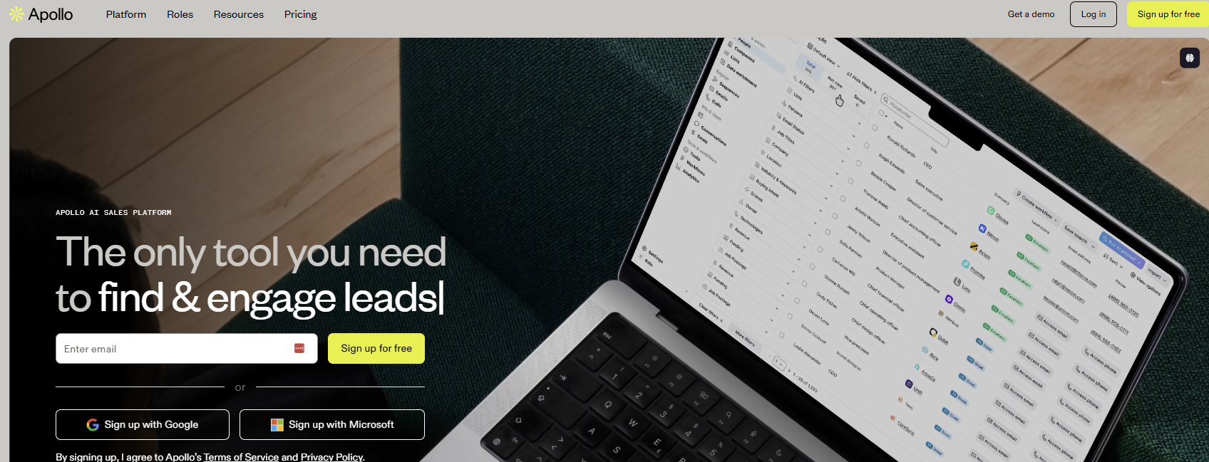 apollo b2b data provider