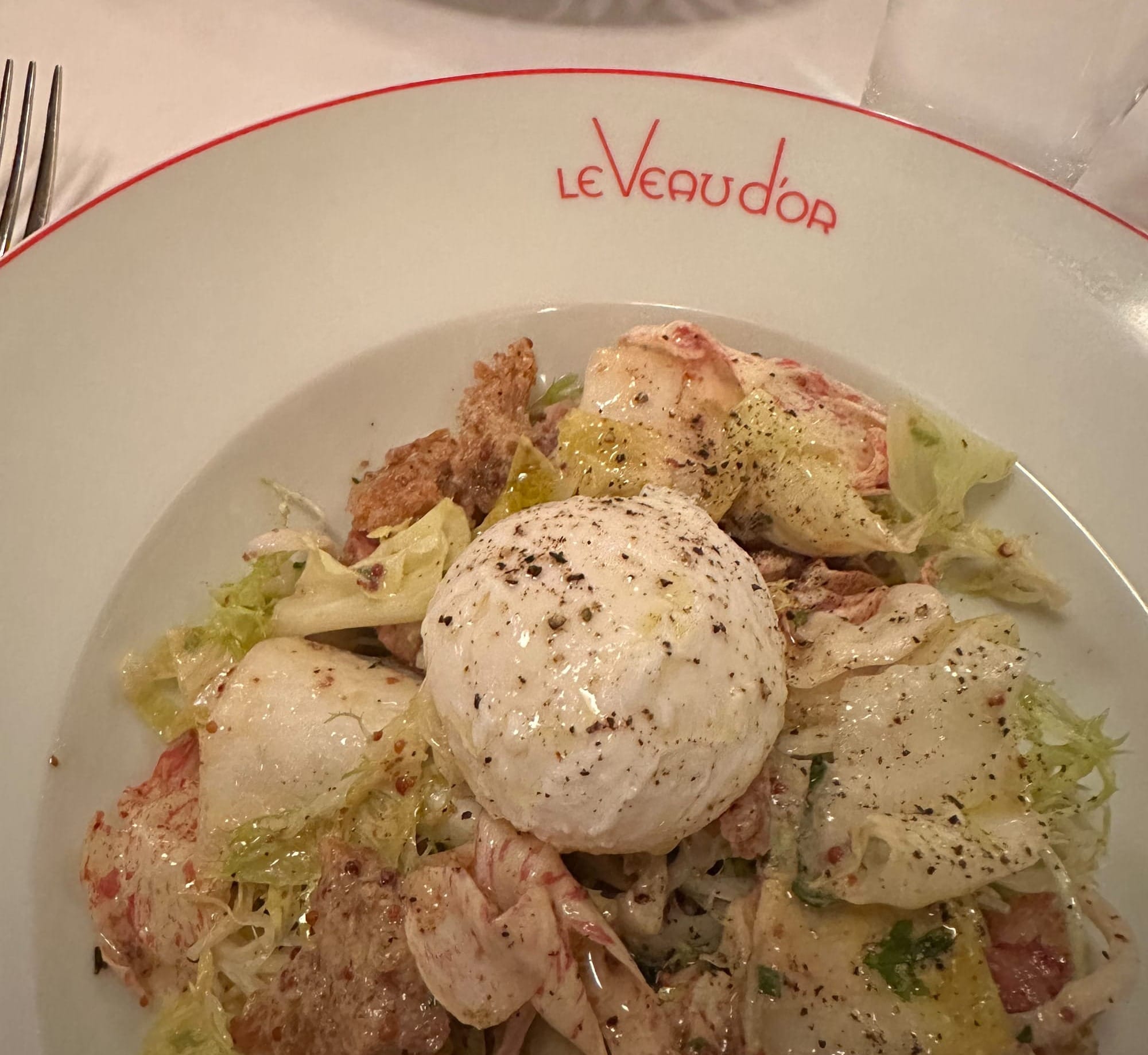 A plate of salade Lyonnaise