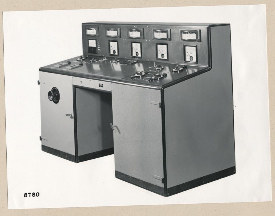 A photo of an old dashboard console