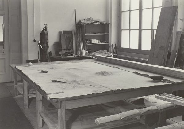 A photo of a woodworking studio - From - Restaurierungswerkstatt by Ludwig, Herbert (Herstellung) (Fotograf) - Deutsche Fotothek, Germany - CC BY-SA.