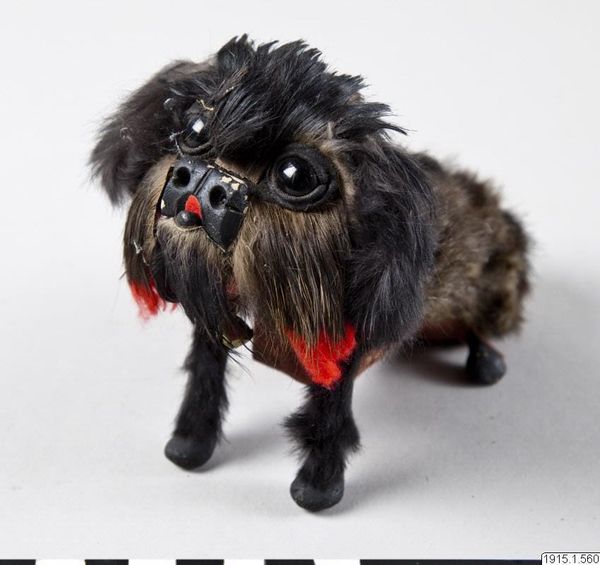A photo of an old cuddly dog toy - leksak, toy - Museum of Ethnography, Sweden - CC BY.