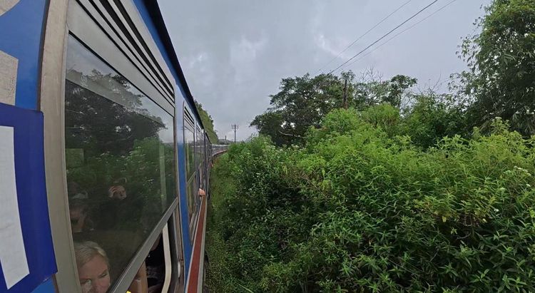 Kuinka junamatkustaa Sri Lankassa