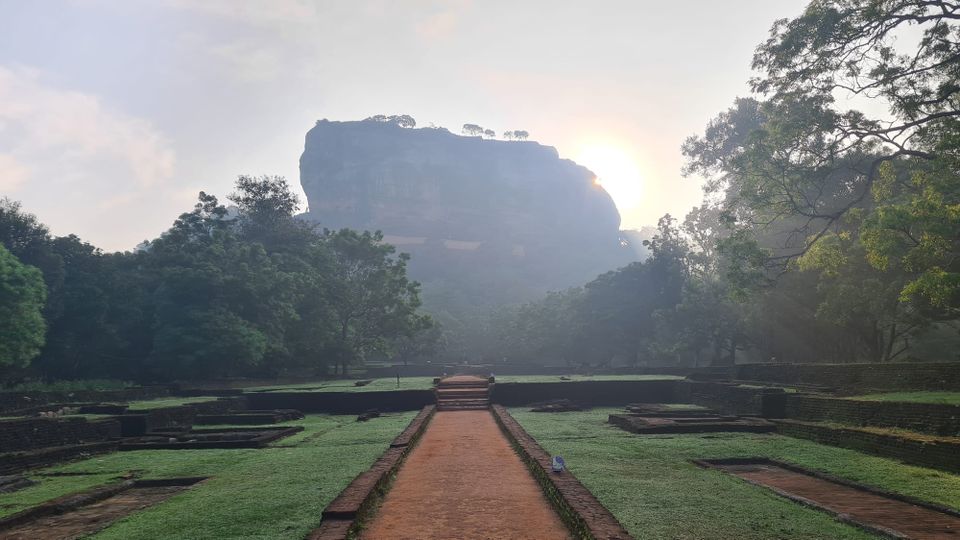 Sri Lanka - Lion rock, muinainen kalliolinnoitus