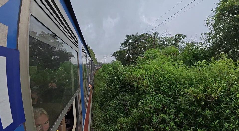 Kuinka junamatkustaa Sri Lankassa