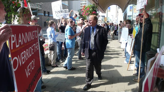 Mark Neuman walks through the crowd; photo courtesy of Diana Haecker
