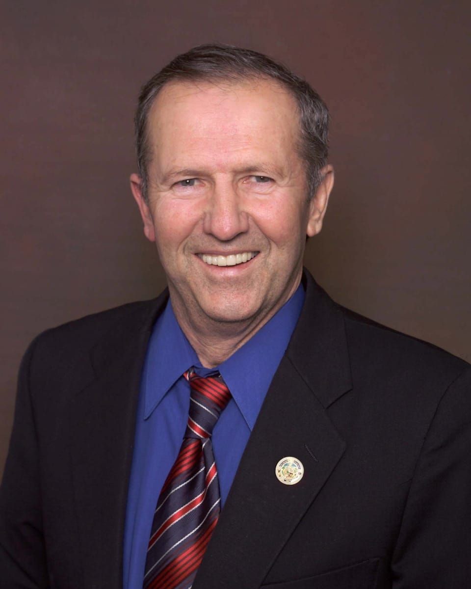Mayor Curt Menard dies