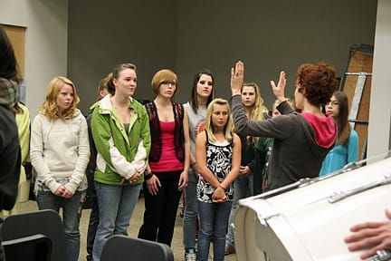Band "Chic Gamine" brings music lessons to Su Valley High