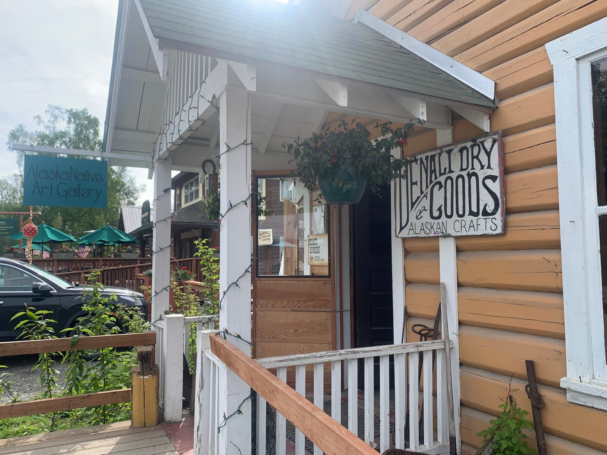 New gallery opens in historic Denali Dry Goods building in Talkeetna