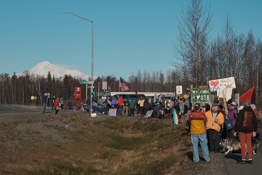 Over 100 Gather in Talkeetna for “No Kings” Demonstration