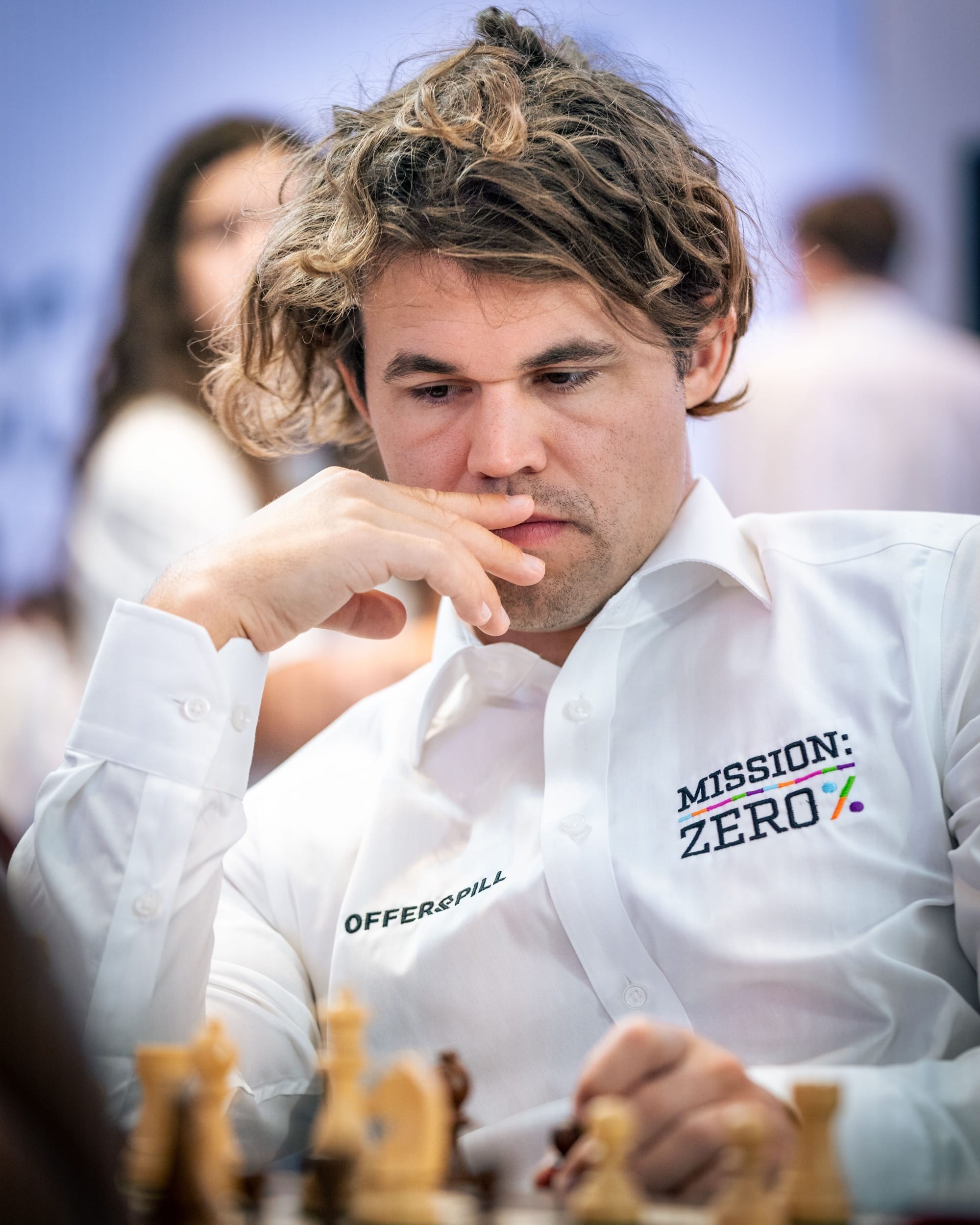 Magnus playing the Norweigan League!