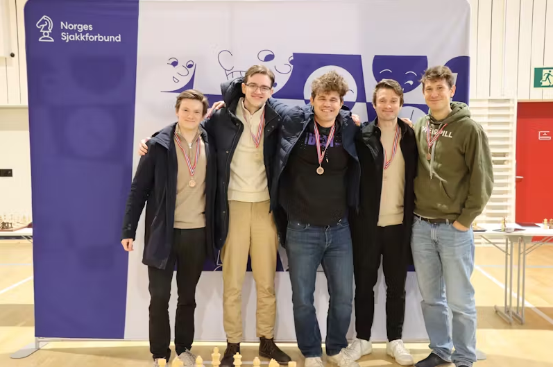 Eliteserien starter - Magnus spiller!