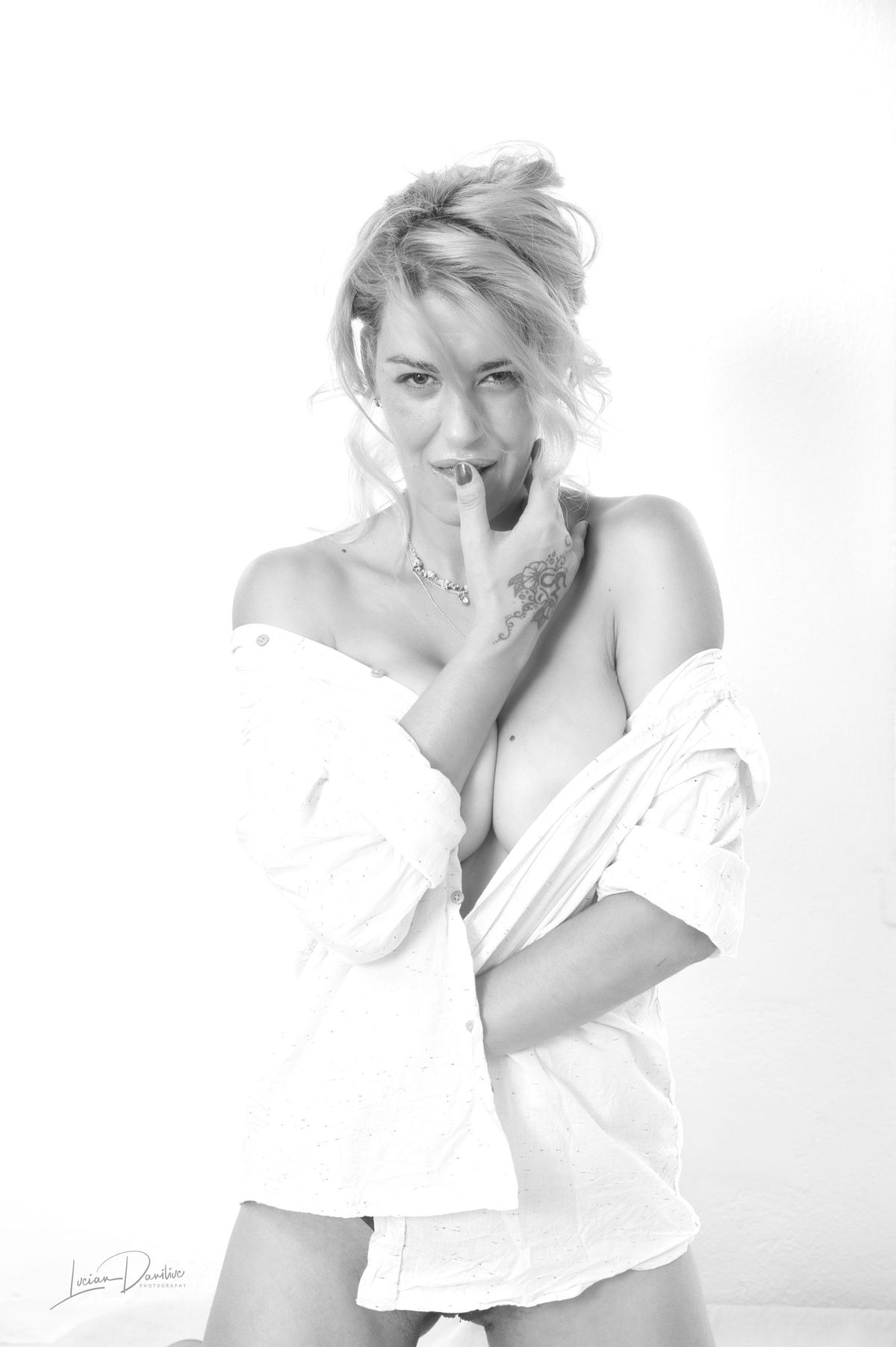 Liliana - 30 Shades of White