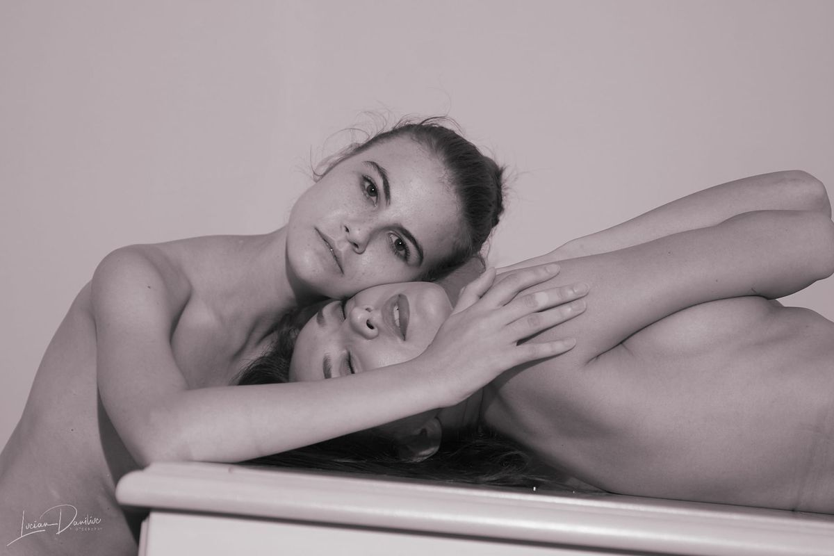 Expressive Duo: Ana and Georgiana