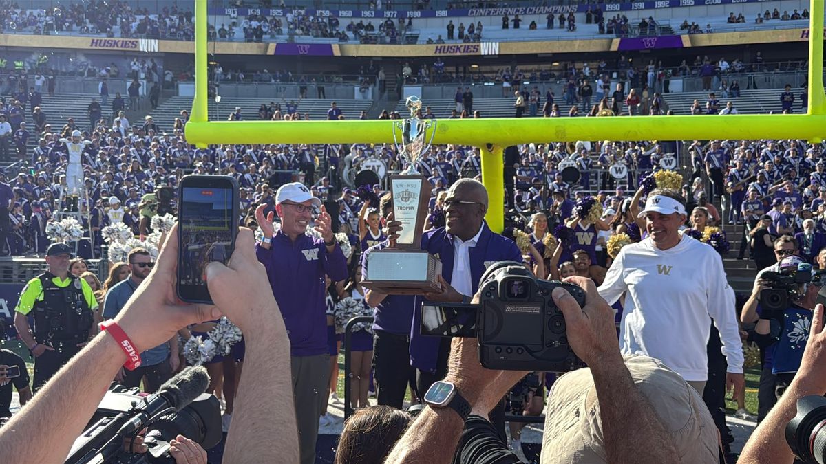 After Washington's Apple Cup win, it's Glass Half Full vs. Glass Half Empty