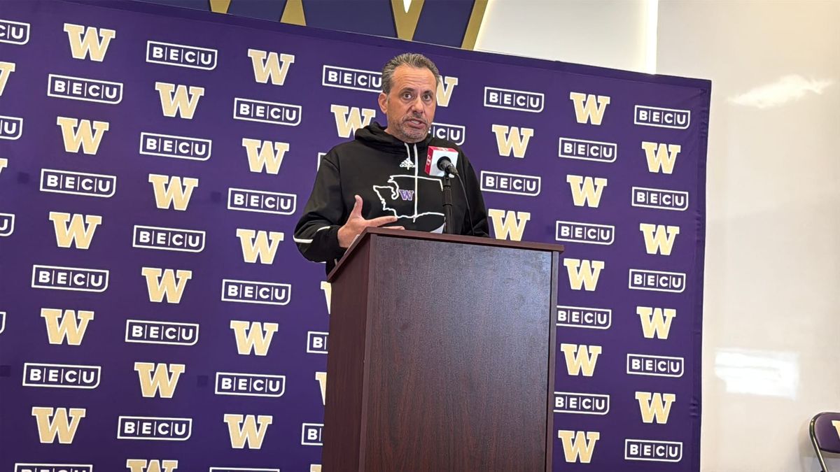 Jedd Fisch says he won't announce QB decision before Nebraska game