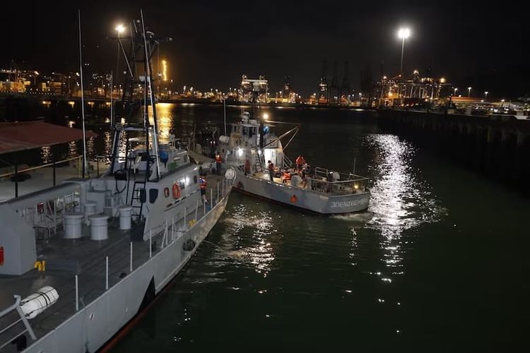 18 Rescued After Catamaran Sinks Near Taboga
