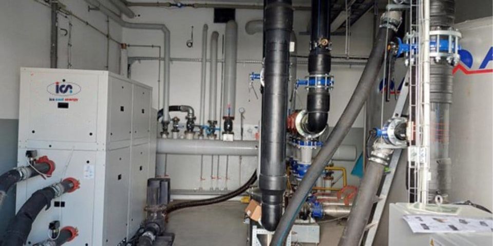 Case study: Plastic packaging manufacturer future proofs their heating system replacing fossil-fuelled equipment with heat pump technologies