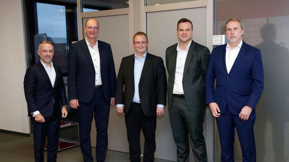 Evonik partners Oerlikon Barmag to chemically recycle PET waste