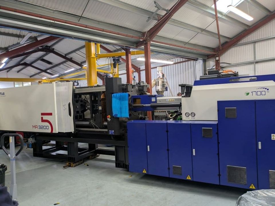 Broanmain Plastics install its first-ever fully automated injection moulding machine cell