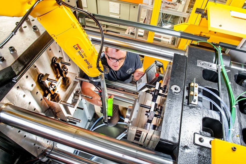 FANUC ROBOSHOT helps Bloom-in-Box reduce carbon footprint