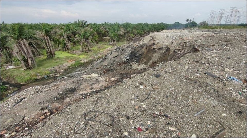 Malaysia announces stricter plastic waste import rules