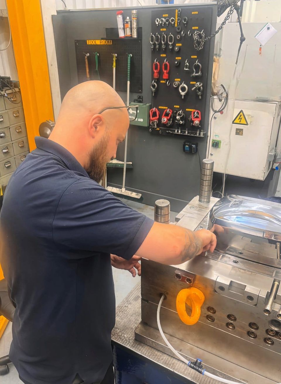 Multi-cavity vs family tools