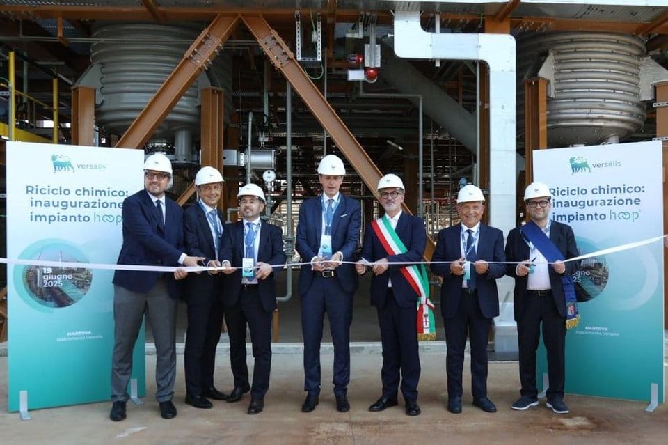 Versalis unveils Hoop plant for the chemical recycling of mixed plastic waste