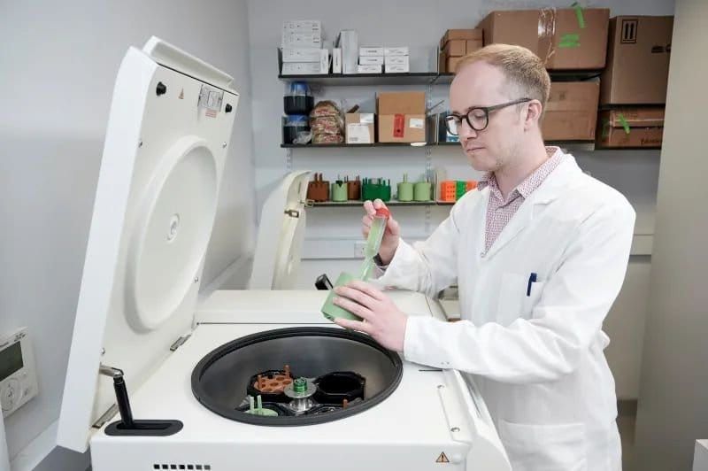 Scientists from the University of Edinburgh could make a Parkinson’s drug using waste plastic