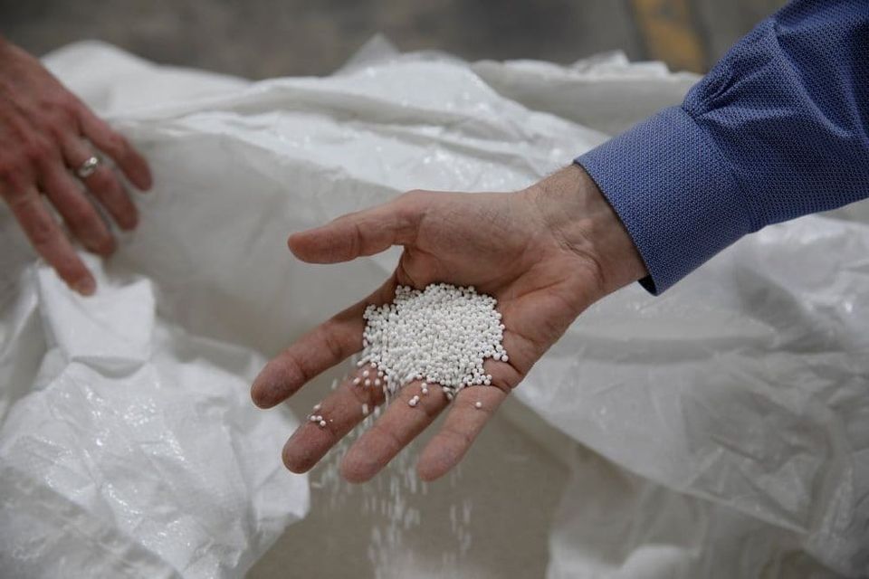 Evonik enhances the chemical recycling of plastics