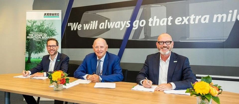 ARBURG acquires Stork IMM