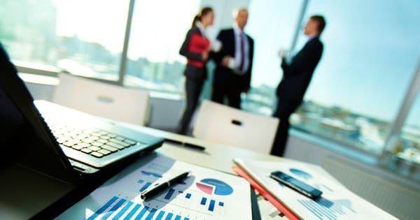 Cautious forecasting in times of uncertainty