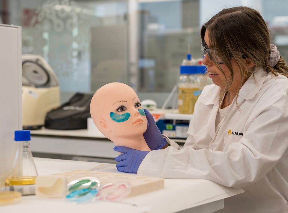 Bacteria that produce face masks: the bacterial cellulose revolution in cosmetics
