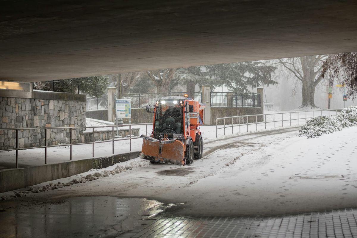 Commercial Snow & Ice Control: Site Mapping, De-Icing Materials, and Slip/Fall Documentation