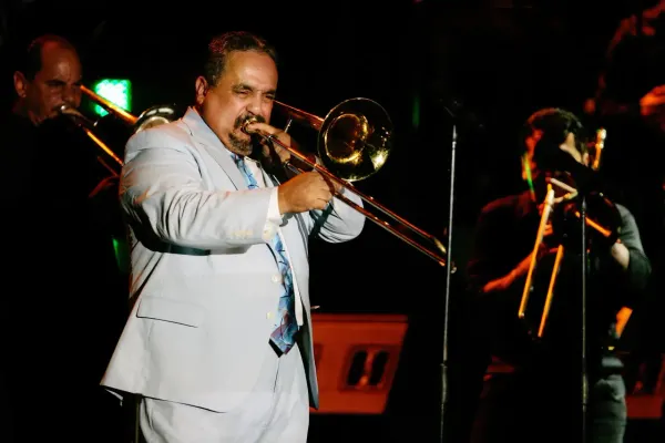 A Willie Colón, por su amor verdadero
