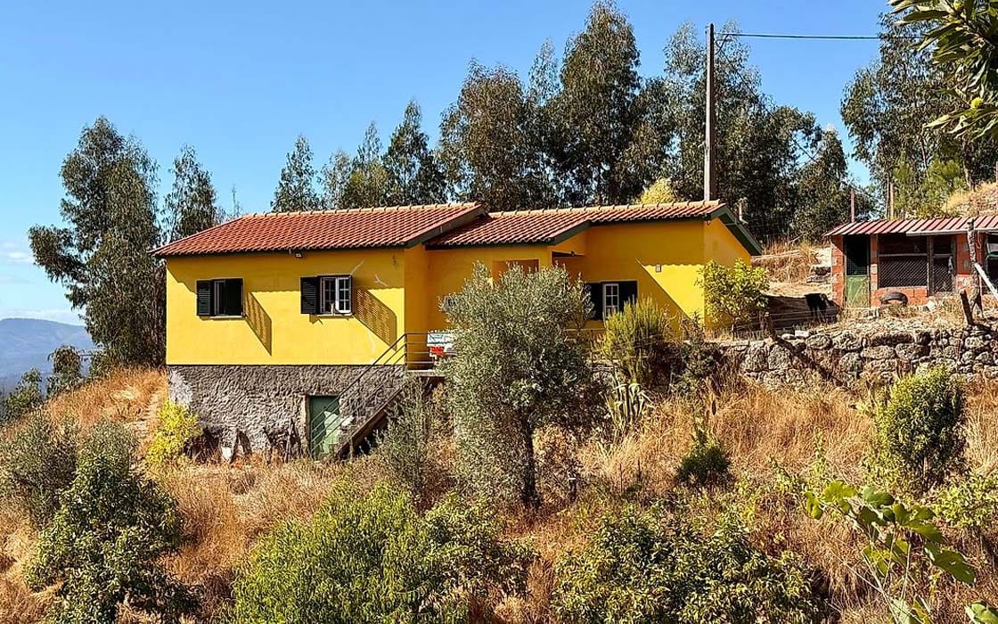 Autarke Quinta mit 5 Hektar Land & 7 eigenen Quellen in Zentralportugal für 150.000€