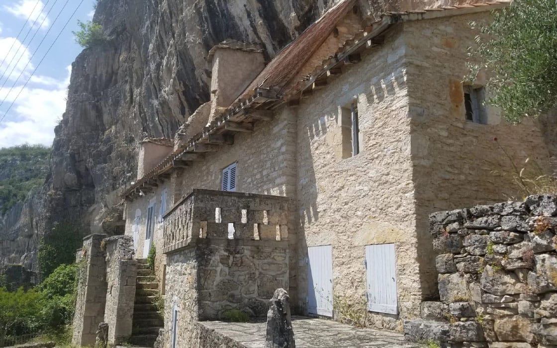 Magisches Felsenhaus (Troglodyte) mit Talblick im Périgord Noir für 250.000€