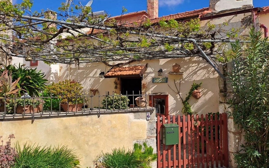 400 Jahre altes Weinpresshaus mit Dachterrasse auf Westkreta für 189.000€