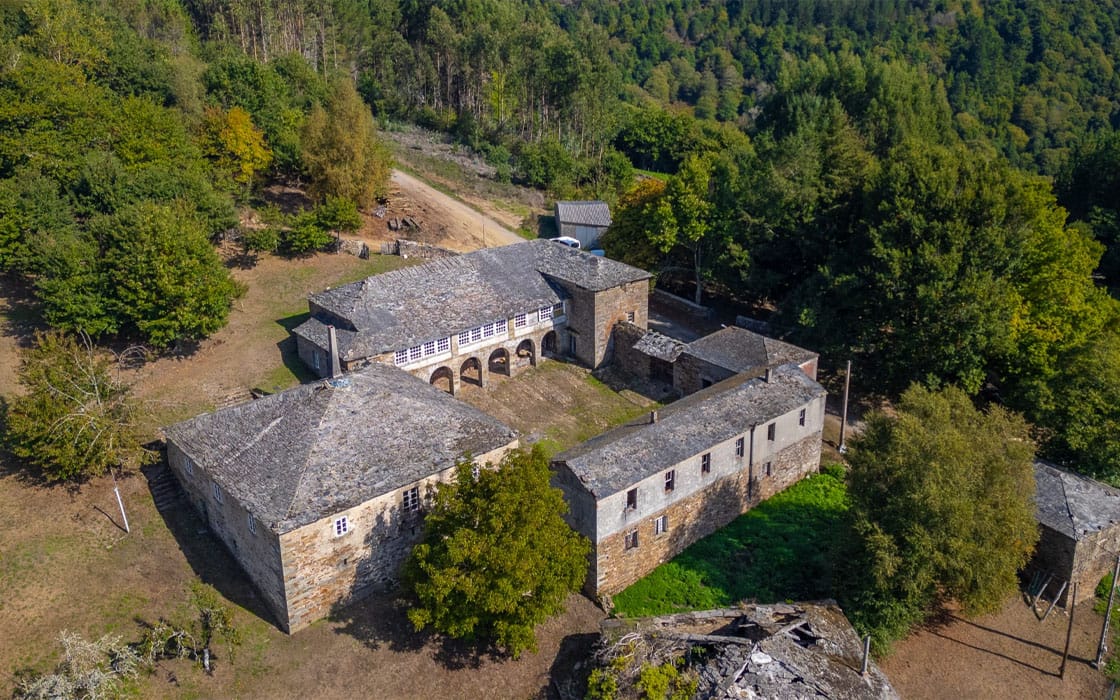 Herrschaftliches Stein-Anwesen mit 1,7 Hektar Land in Galicien für 250.000€
