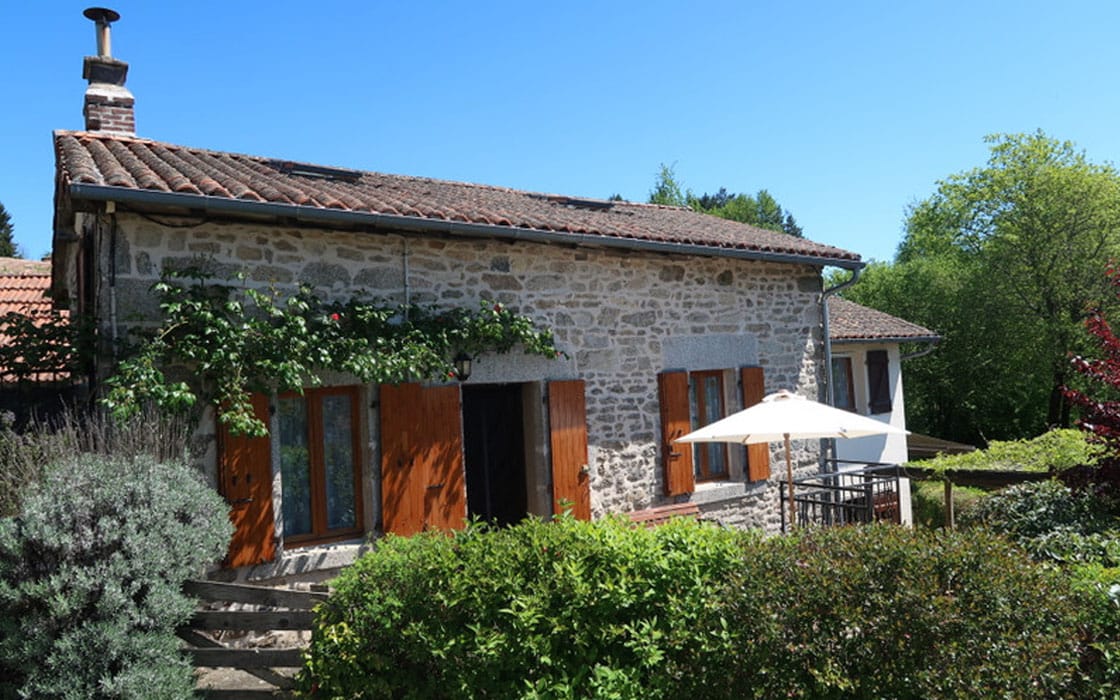 Möbliertes Steinhaus mit Sonnenterrasse im Limousin für 71.600€