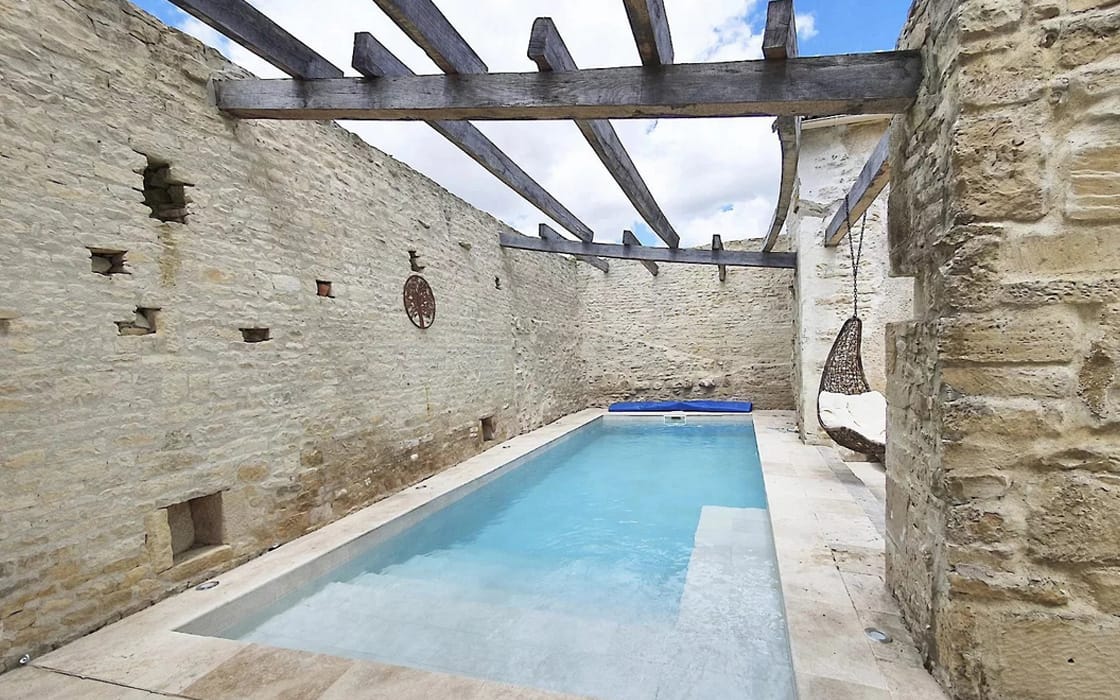 Charmantes Steinhaus mit beheiztem Pool in der Charente für 267.500€
