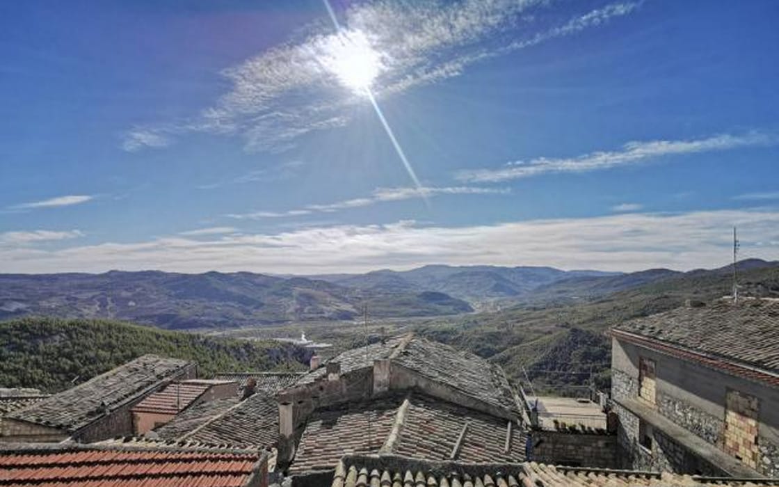 Kompaktes Schnäppchenhaus mit Panorama-Terrasse in den Abruzzen für 12.000€