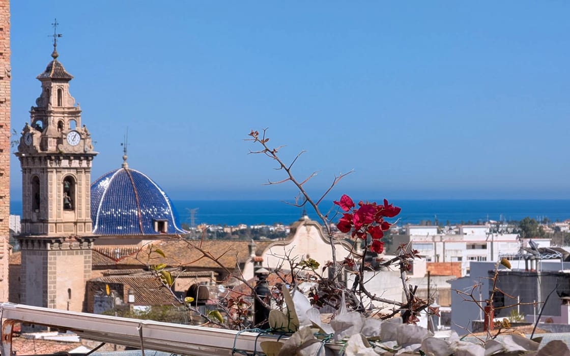 Stadthaus mit 360-Grad-Meerblick-Dachterrasse an der Costa Blanca für 286.500€