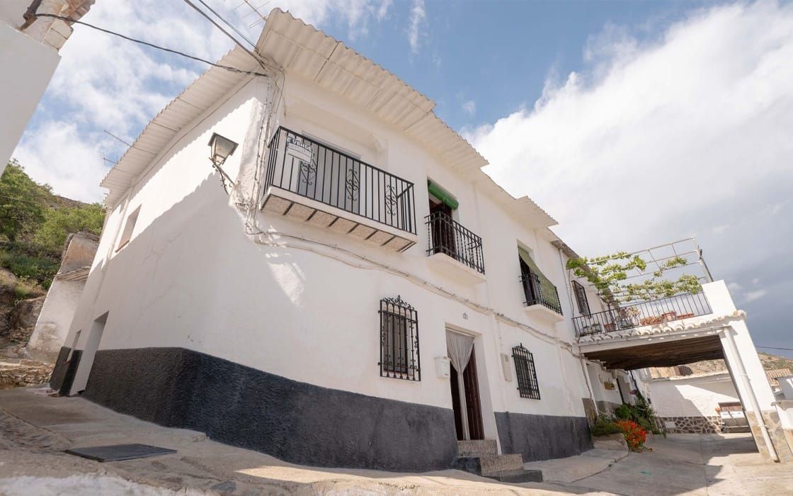 Authentisches Dorfhaus mit riesigem Grundstück in Andalusien für 59.000€