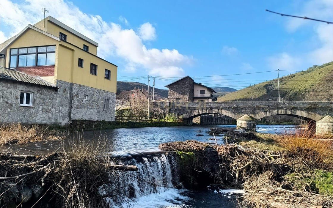 Spektakuläres Einfamilienhaus mit Fluss-Panorama in Nordportugal für 140.000€