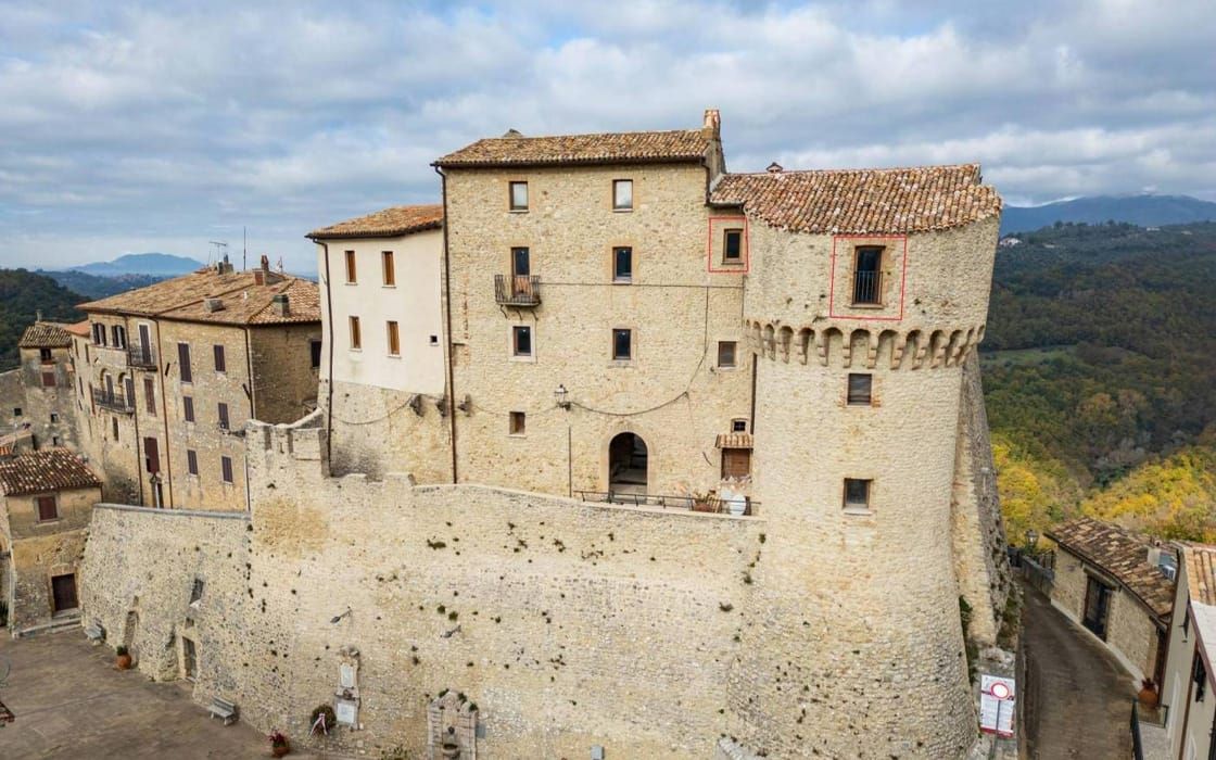 Historisches Turm-Apartment in italienischem Schloss für 130.000€