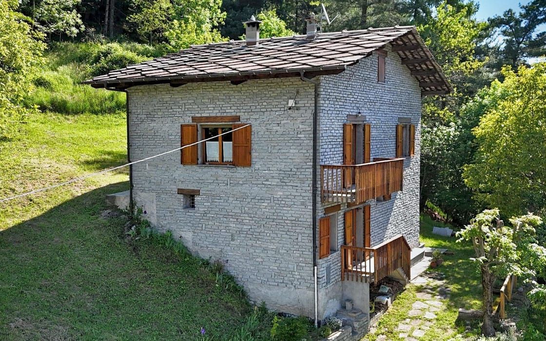 Idyllische Alpenvilla mit Monviso-Blick im Piemont für 120.000€