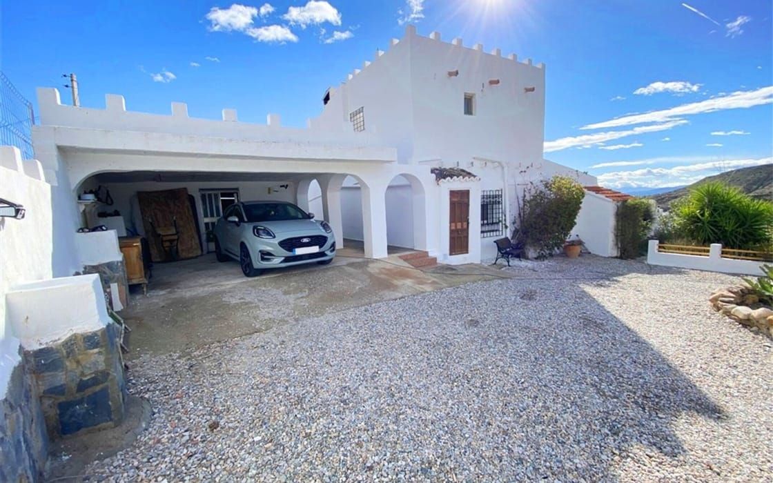 Märchenhaftes Landhaus im Burg-Stil mit 360°-Panorama in Andalusien für 229.950€