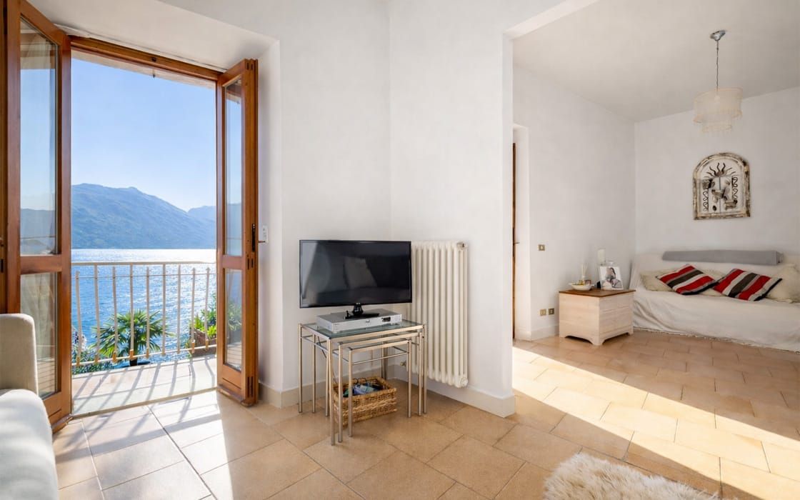 Dorfhaus mit atemberaubendem Blick auf den Comer See für 290.000€